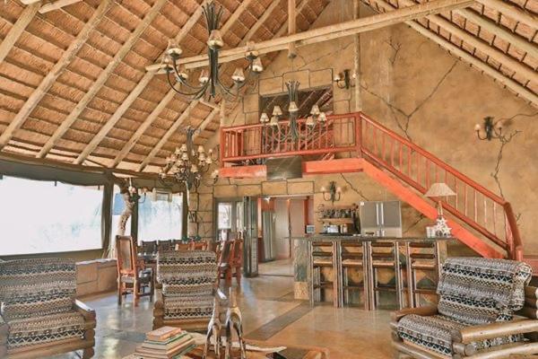 Tshukudiba Game Lodge Tom Burke Exterior foto